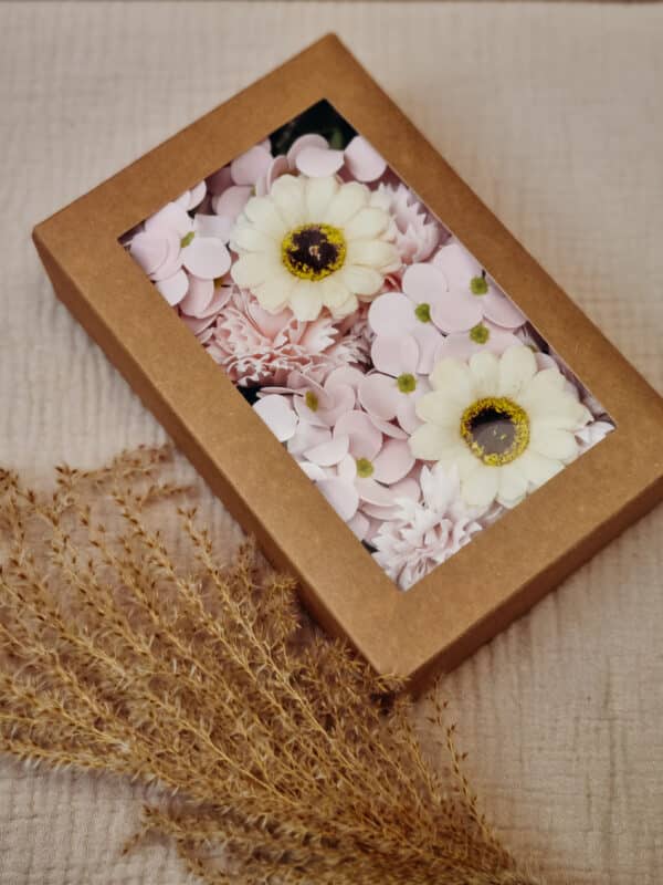 Zeepbloemen in een doosje roze